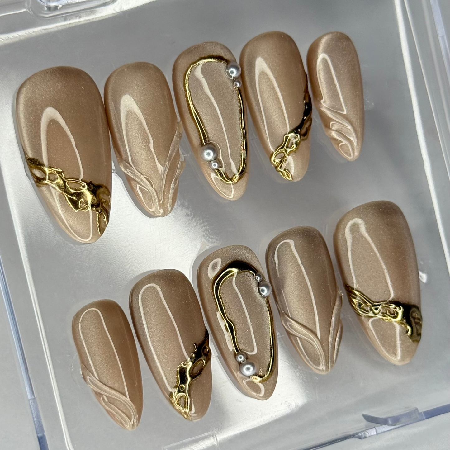 Golden Aura - cat eye