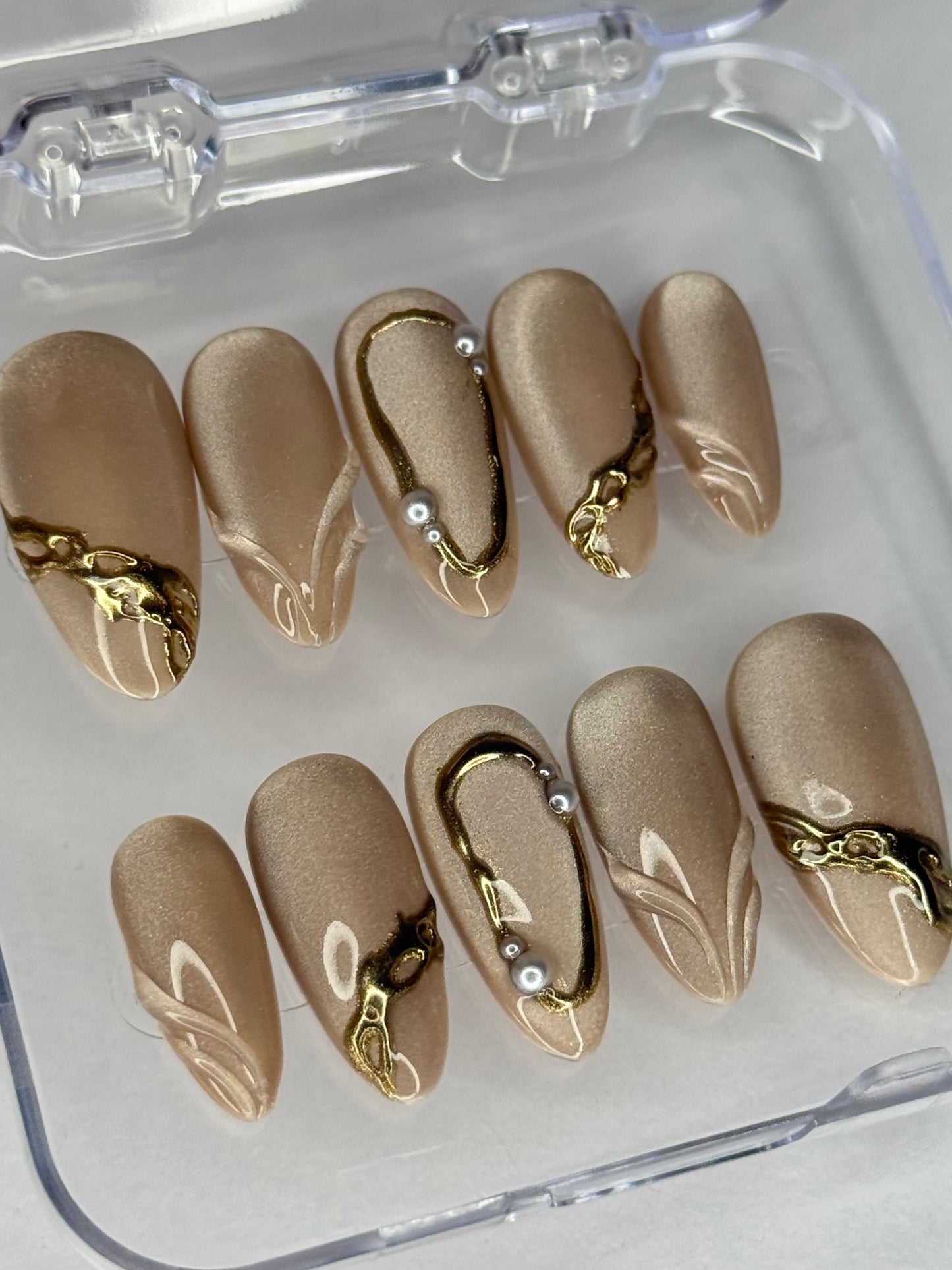 Golden Aura - cat eye