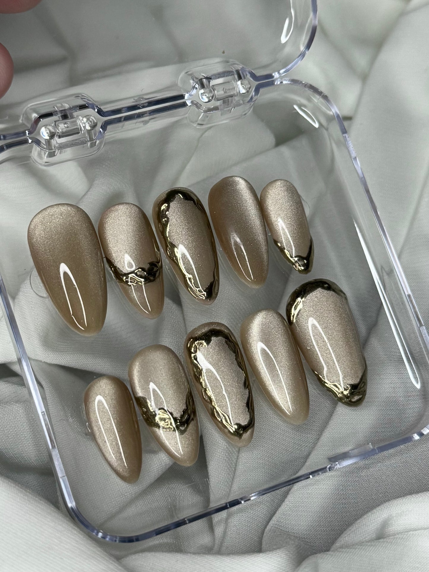 golden eye - cat eye